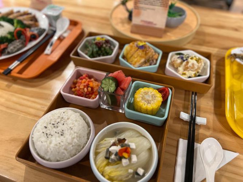 餐饮托管的经营秘诀：如何巧妙管理你的餐厅