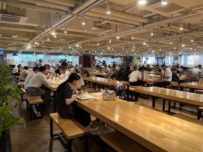 上海餐饮行业的兴衰与创新